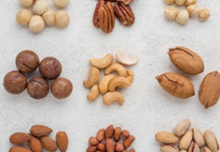 Pistache, noisettes, pois chiches, amandes, noix de cajou : l'important, c'est de trouver un équilibre dans l'alimentation