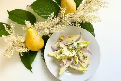 Salade d’endives et poires, sauce roquefort